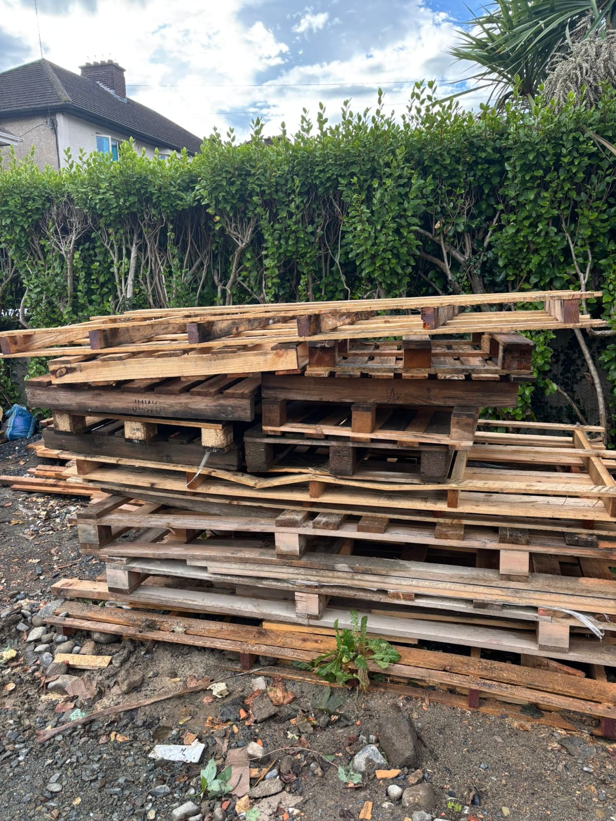 Residential Rubbish Removal, Commercial Waste Removal, Garden Waste Clearance, Construction & Renovation Waste Removal, Attic, Garage & Shed Clearance, Tree Removal & Green Waste Recycling