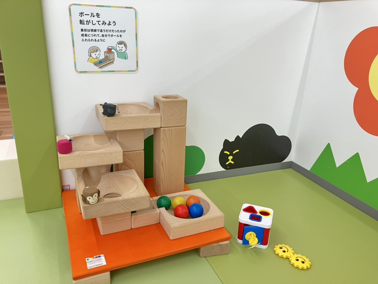 人気の木製コロコロ。音と質感が楽しい