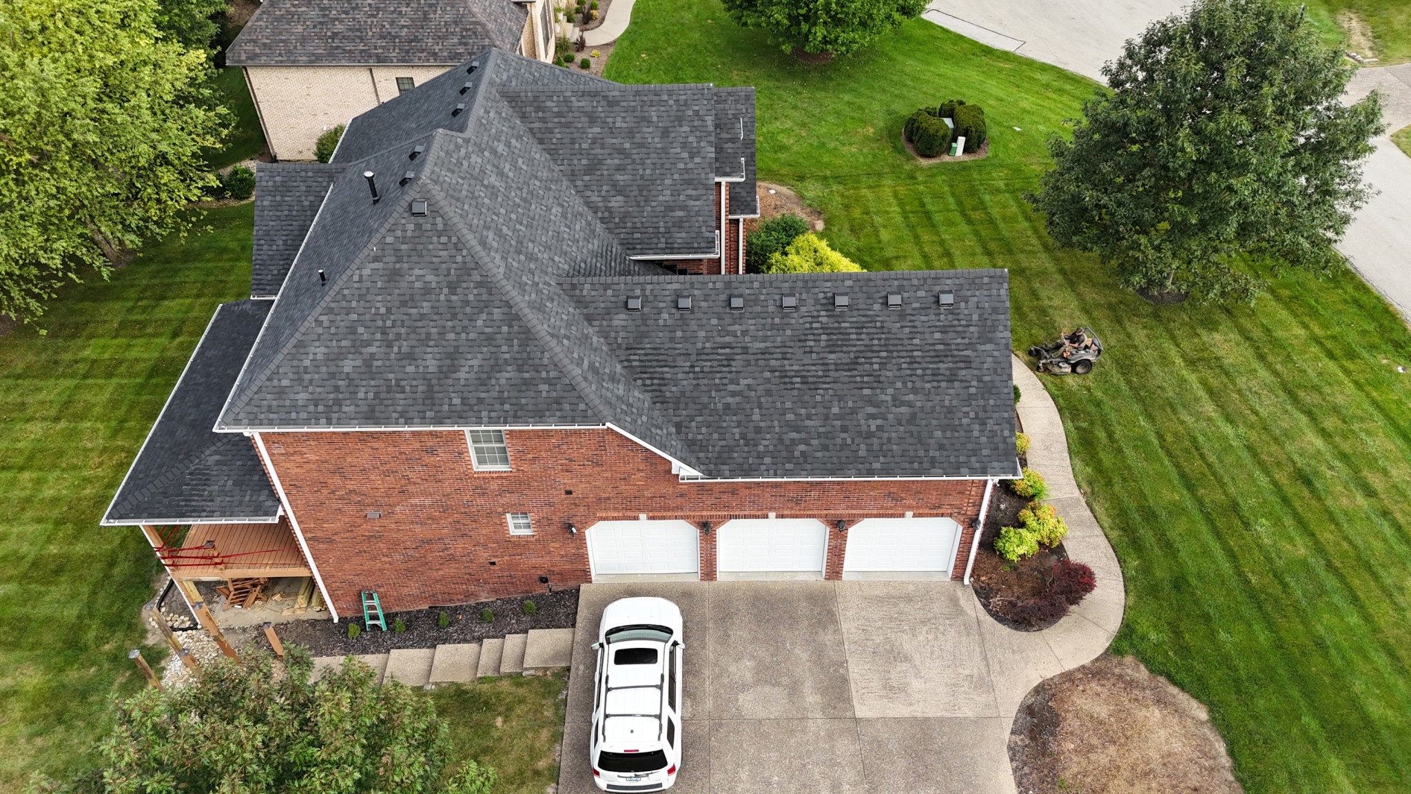 From minor leaks to full-scale roof peaks, we have you covered.