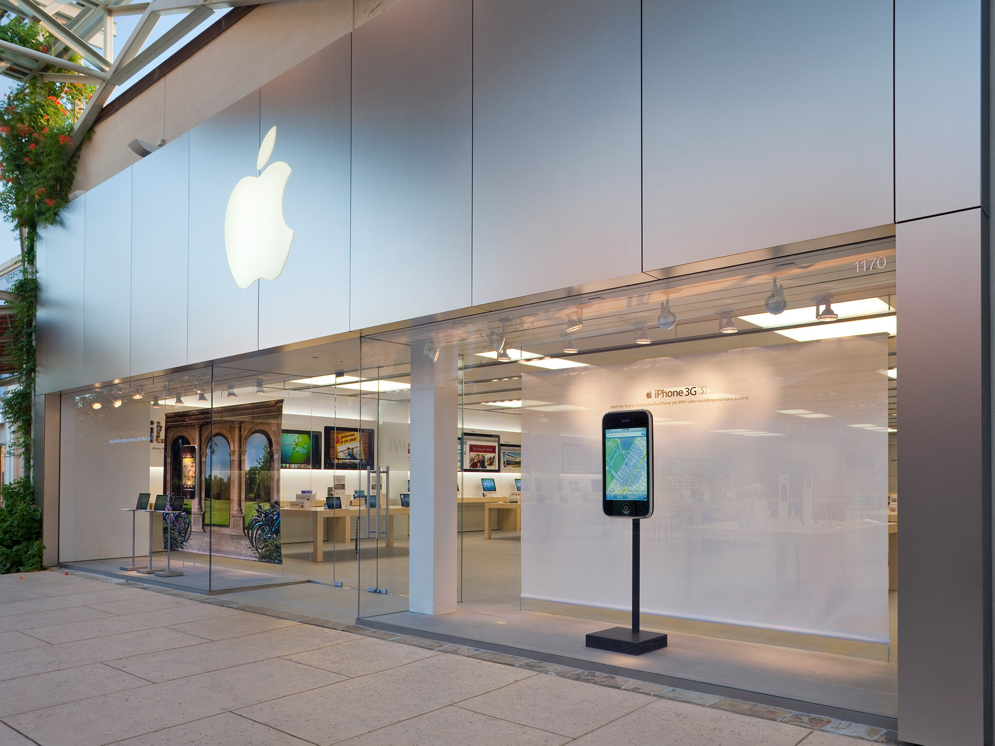 Apple Store In Moscow