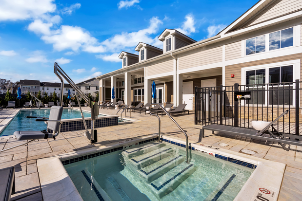 Images Glen Oaks Apartments