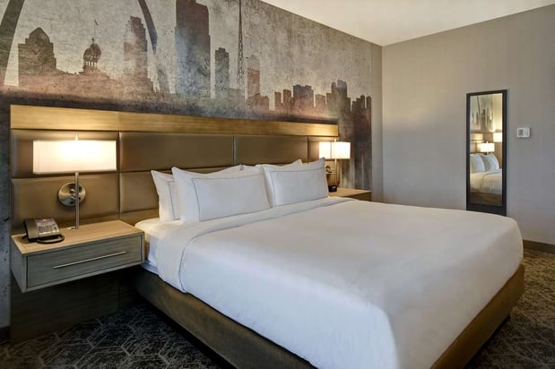 Images DoubleTree by Hilton St. Louis Airport