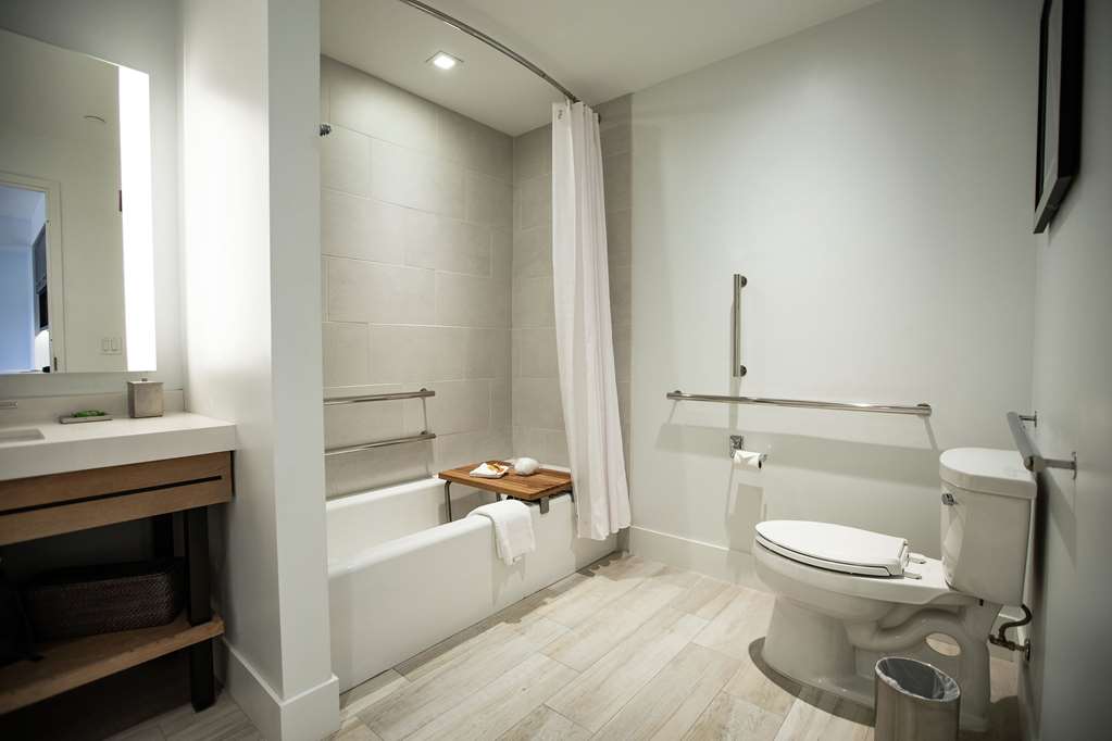 Guest room bath