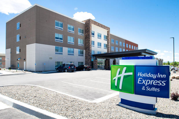 Images Holiday Inn Express & Suites Elko, an IHG Hotel