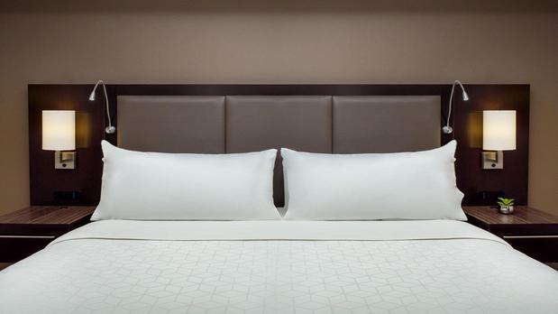 Images Holiday Inn & Suites Phoenix Airport North by IHG