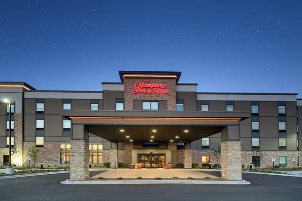 Images Hampton Inn & Suites Milwaukee West
