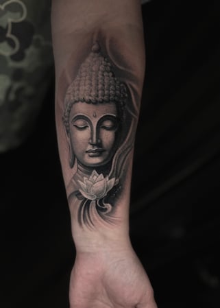 Bilder Bloody Dogs Tattoo & Piercing Inh. Robert Pongrácz