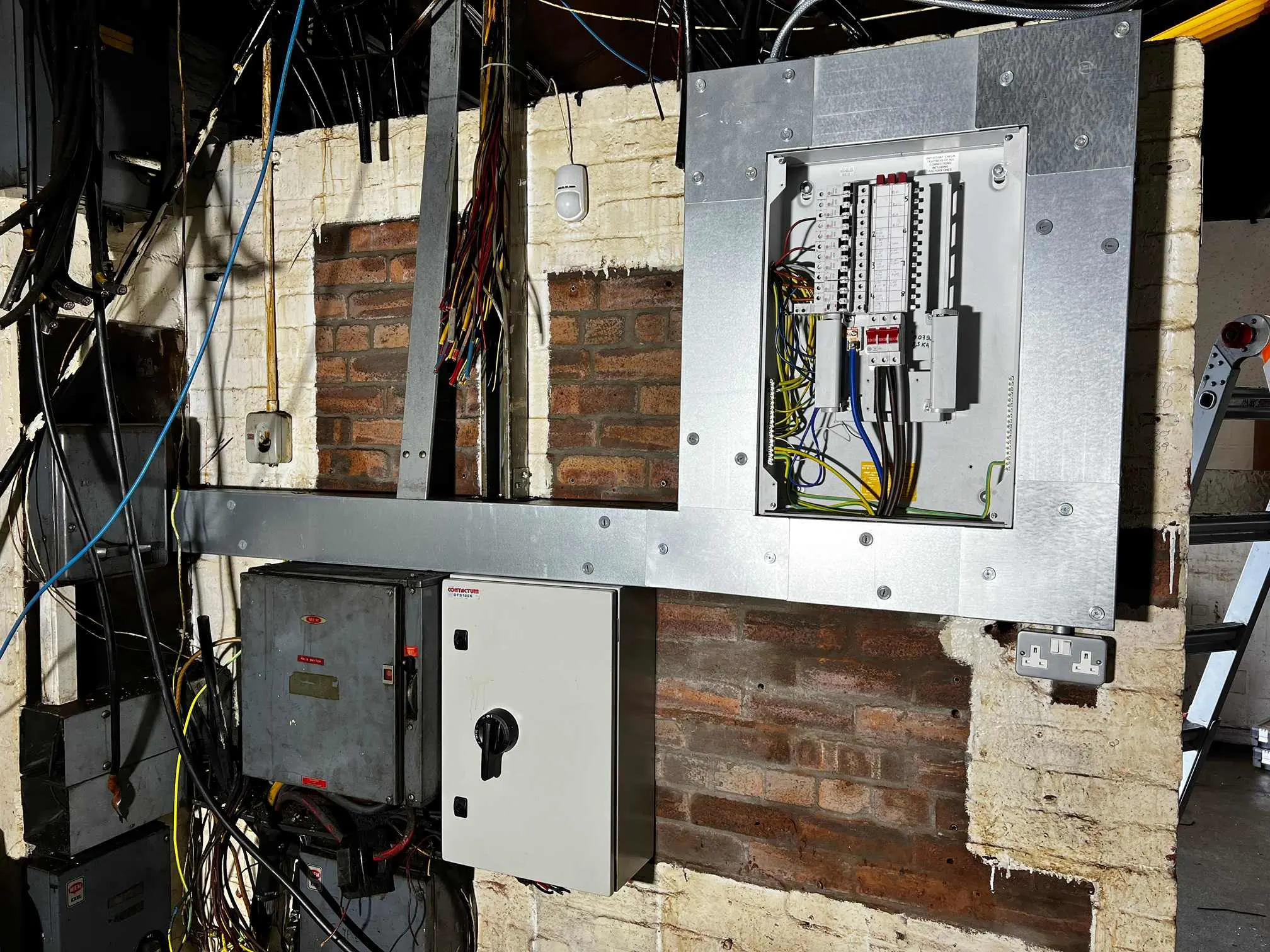 Images HW UK Services Ltd