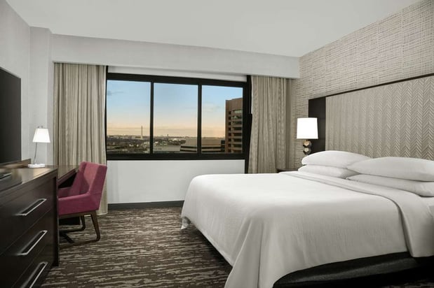 Images Embassy Suites by Hilton Crystal City National Airport
