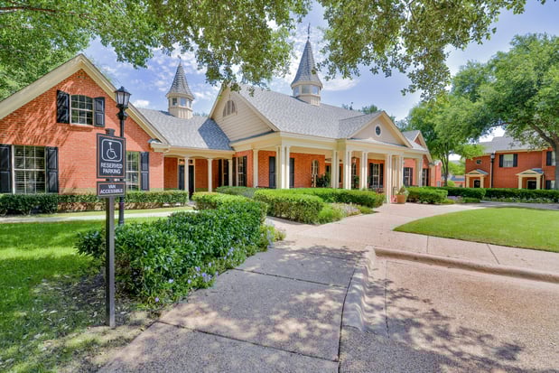 Images SaddleBrook Apartments