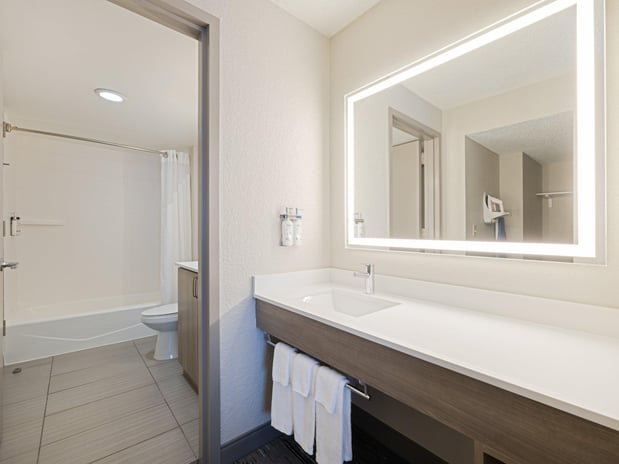 Images Holiday Inn Express & Suites Ft. Lauderdale-Plantation by IHG