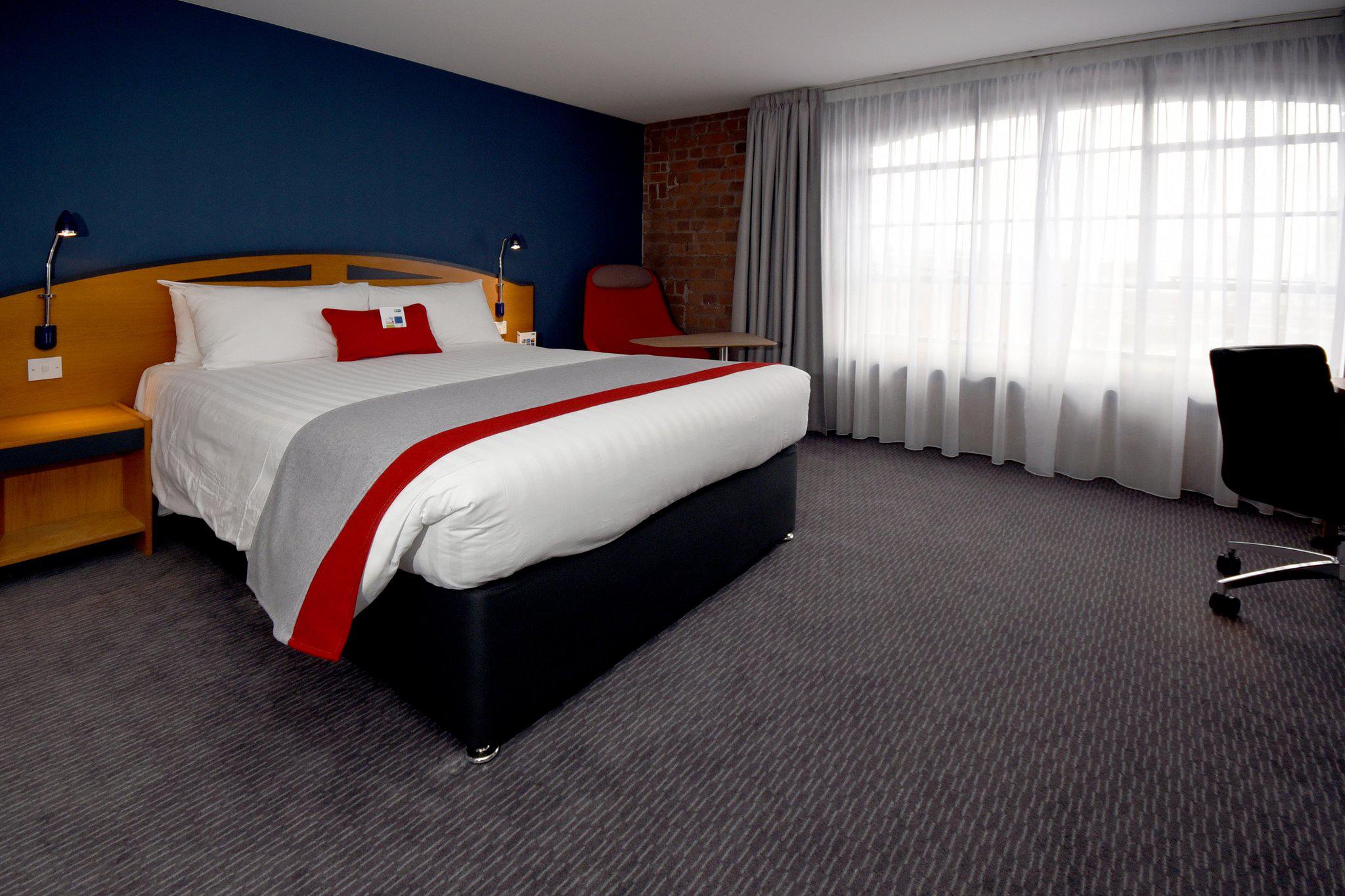 Holiday Inn Express Liverpool - Royal Albert Dock, an IHG Hotel Liverpool 08448 757575