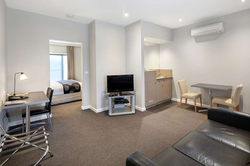 King Spa Suite Guest Room Best Western Plus Ballarat Suites Ballarat (03) 5329 0200