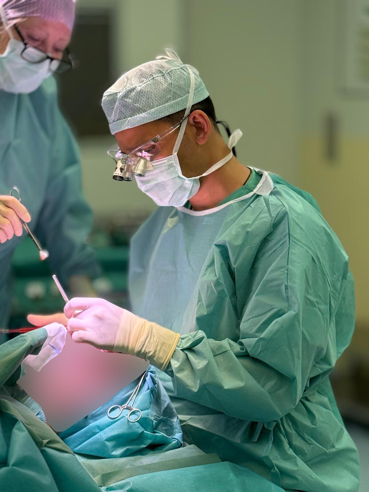 Bilder Dr. Nichlos - Plastische Chirurgie Frankfurt