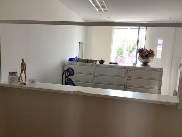 Bilder Arzt Praxis Rückenschmerzen u. Gelenkschmerzen München Pasing