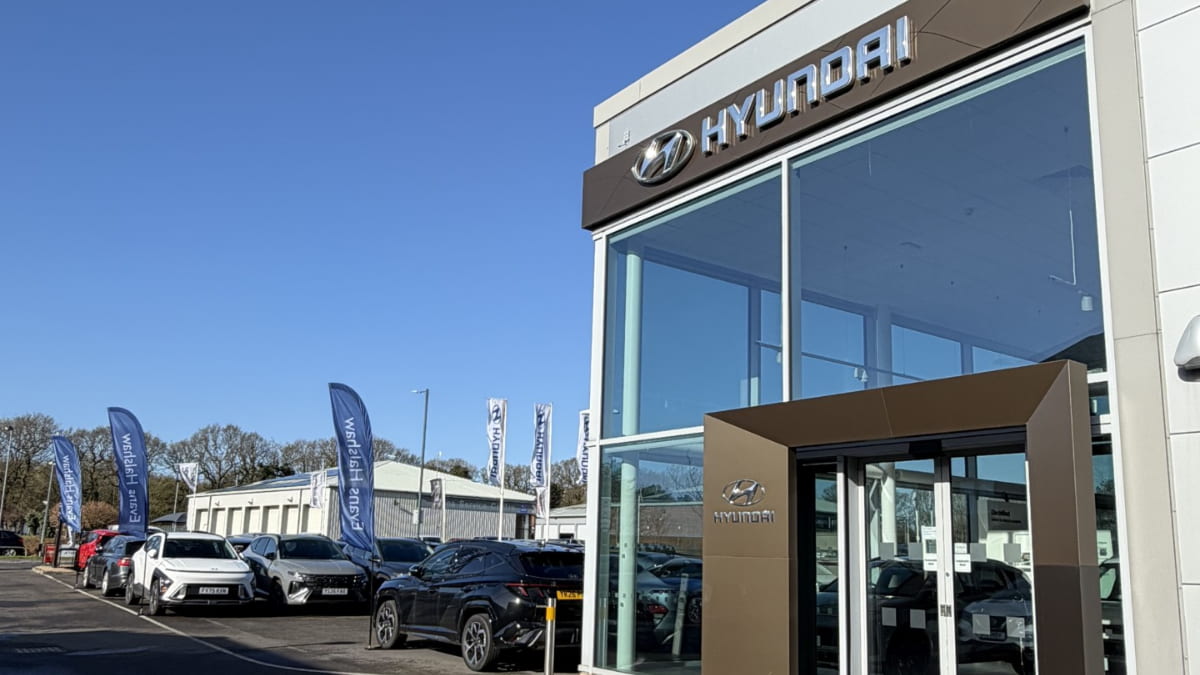 Outside Hyundai Evans Halshaw Grimsby