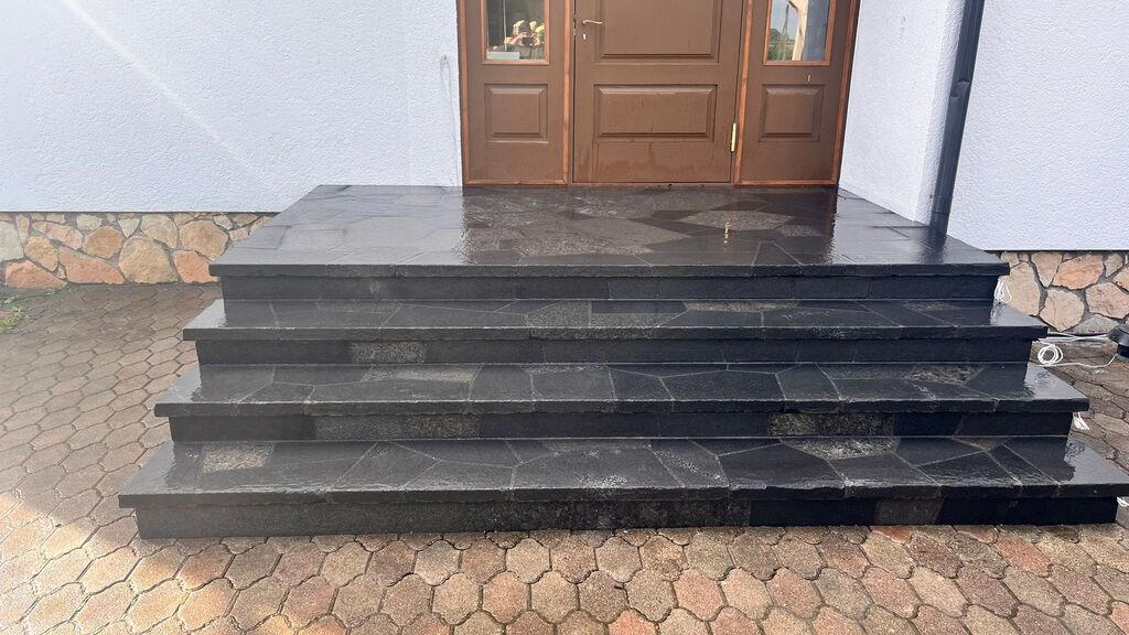 Unikāls marmora grīdas dizains – katrs raksts rada savu noskaņu.