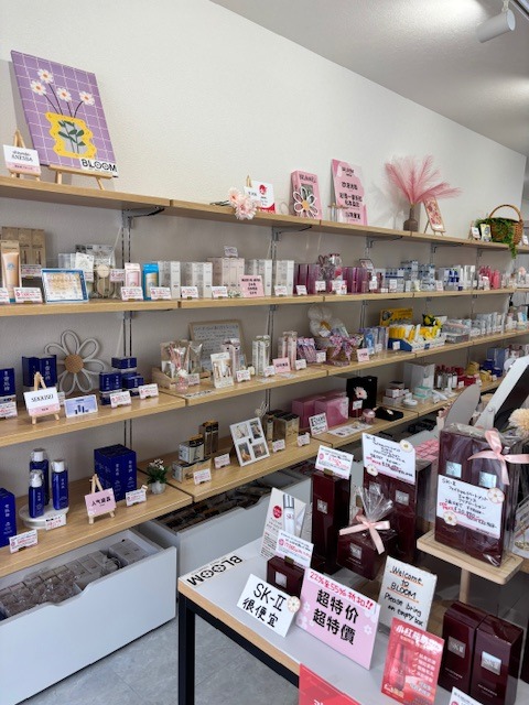 Images BLOOM off-price cosmetics 周防町店