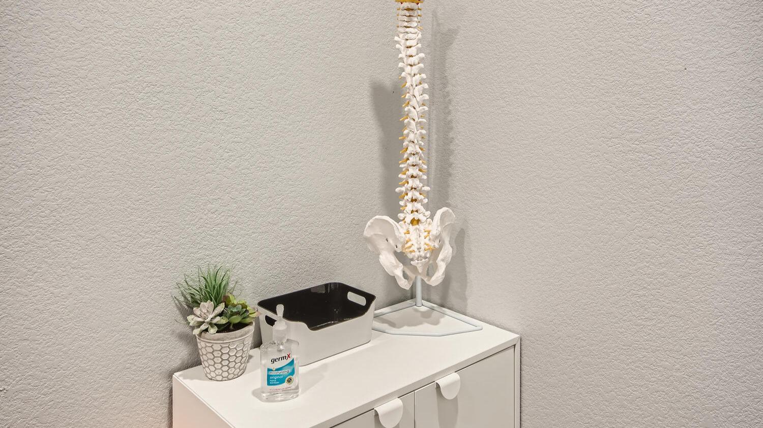 NuSpine Chiropractic provides convenient retail locations, Evening and weekend hours, maximum 15-minute visits, and online payments and check-ins.