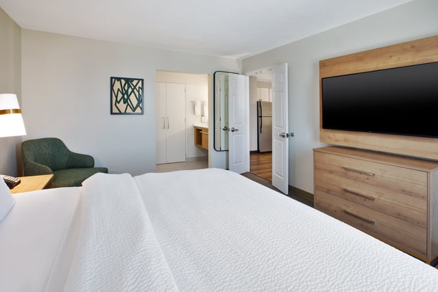 Images Staybridge Suites Omaha 80th And Dodge by IHG
