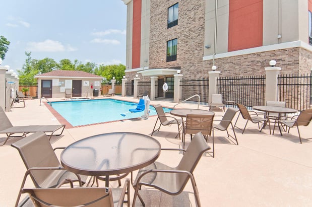 Images Holiday Inn Express & Suites San Antonio - Frost Bank Ctr by IHG