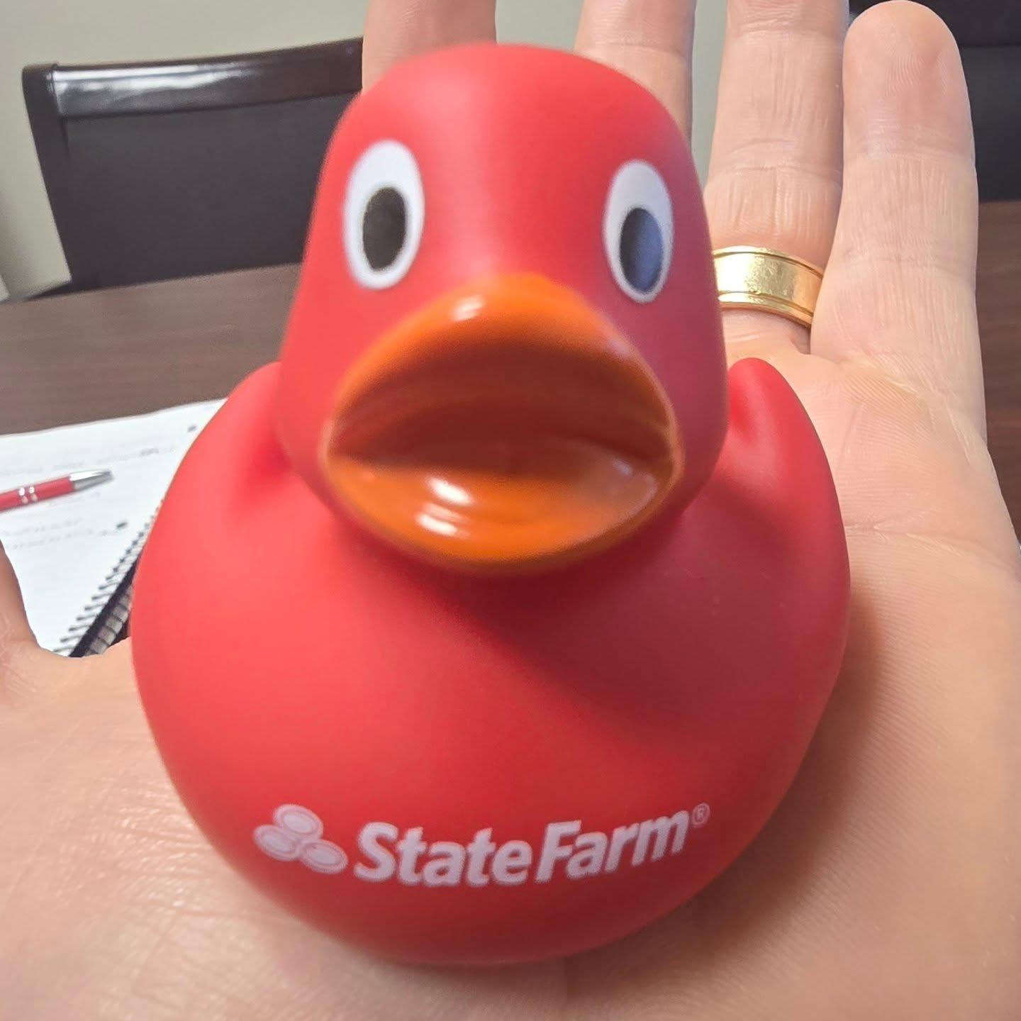 Yesterday, I picked up my kids and a few carpool friends from school. On the way out, I saw a Jeep with a mother and daughter. I had a small red duck with a QR code and shared it. My kids were embarrassed, but the kind response made my day.