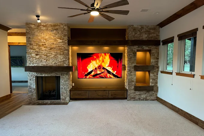 Haltom &amp; Sons Contracting Logo