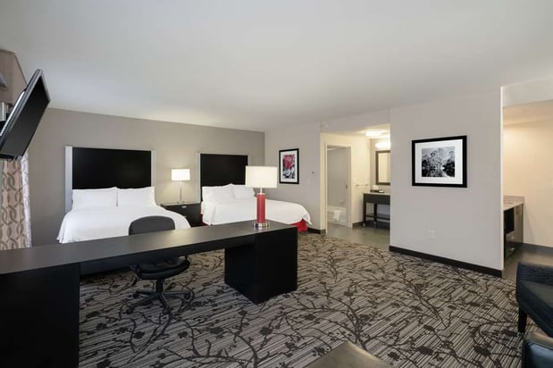 Images Hampton Inn & Suites Roanoke Airport