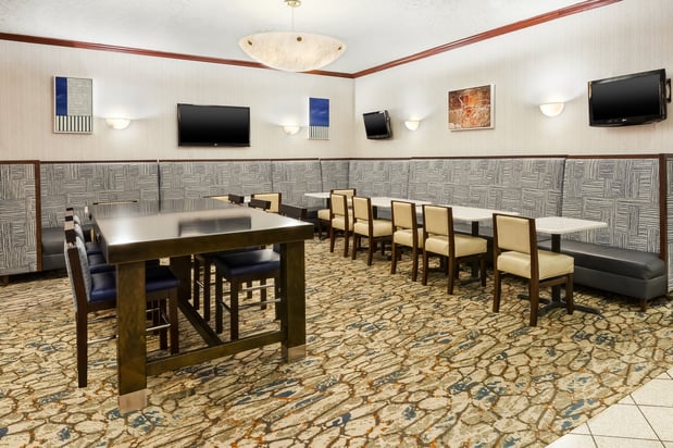 Images Crowne Plaza Columbus North- Worthington by IHG