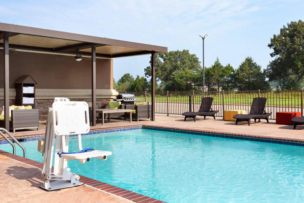 Images Holiday Inn Express & Suites Searcy, an IHG Hotel