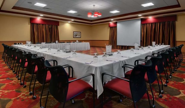 Images Hilton Garden Inn Milwaukee Airport