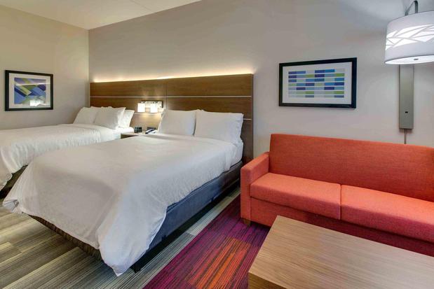 Images Holiday Inn Express & Suites Nashville Metrocenter Downtown by IHG
