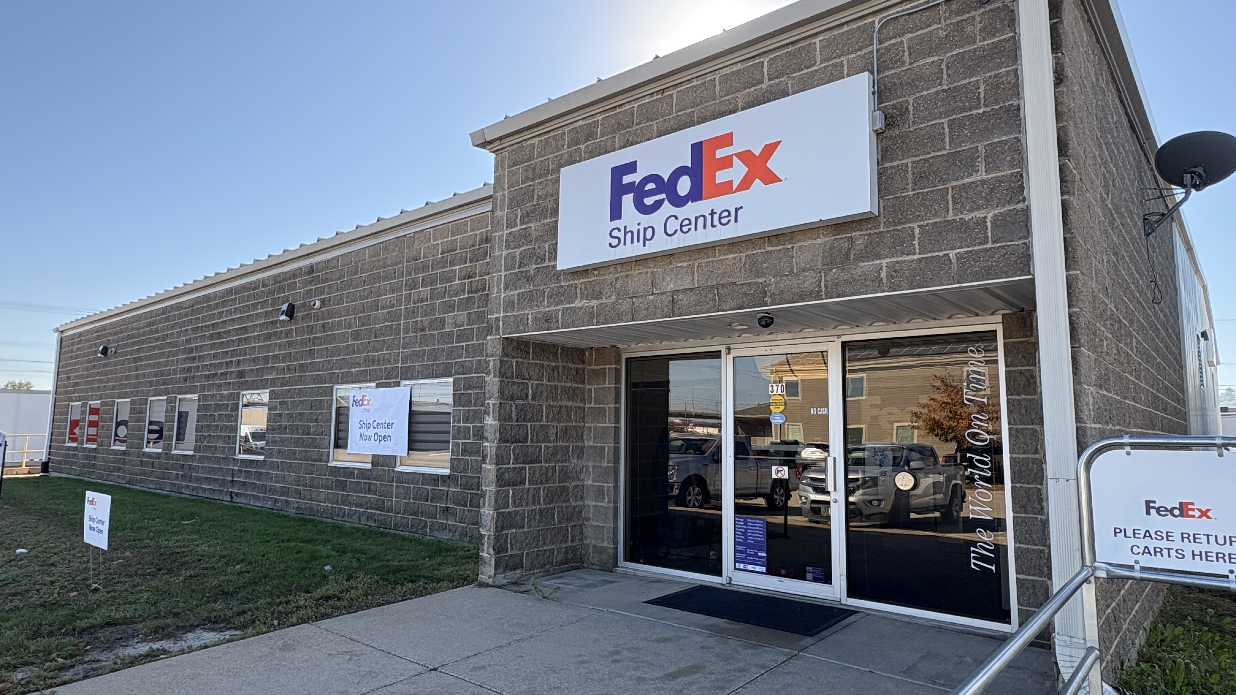 FedEx Office Ship Center Image