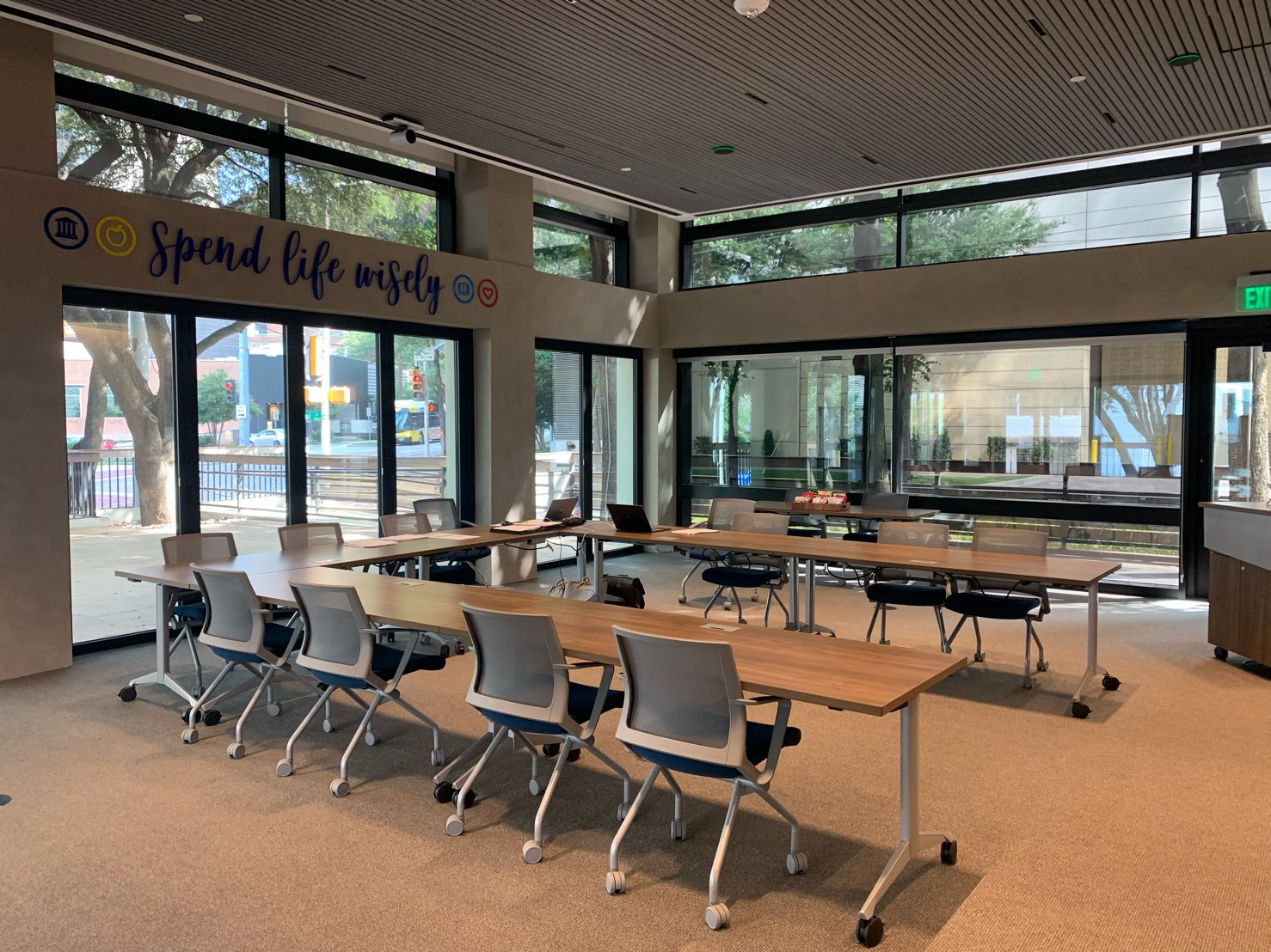 First United Bank - Dallas Preston Center - interior meeting space
