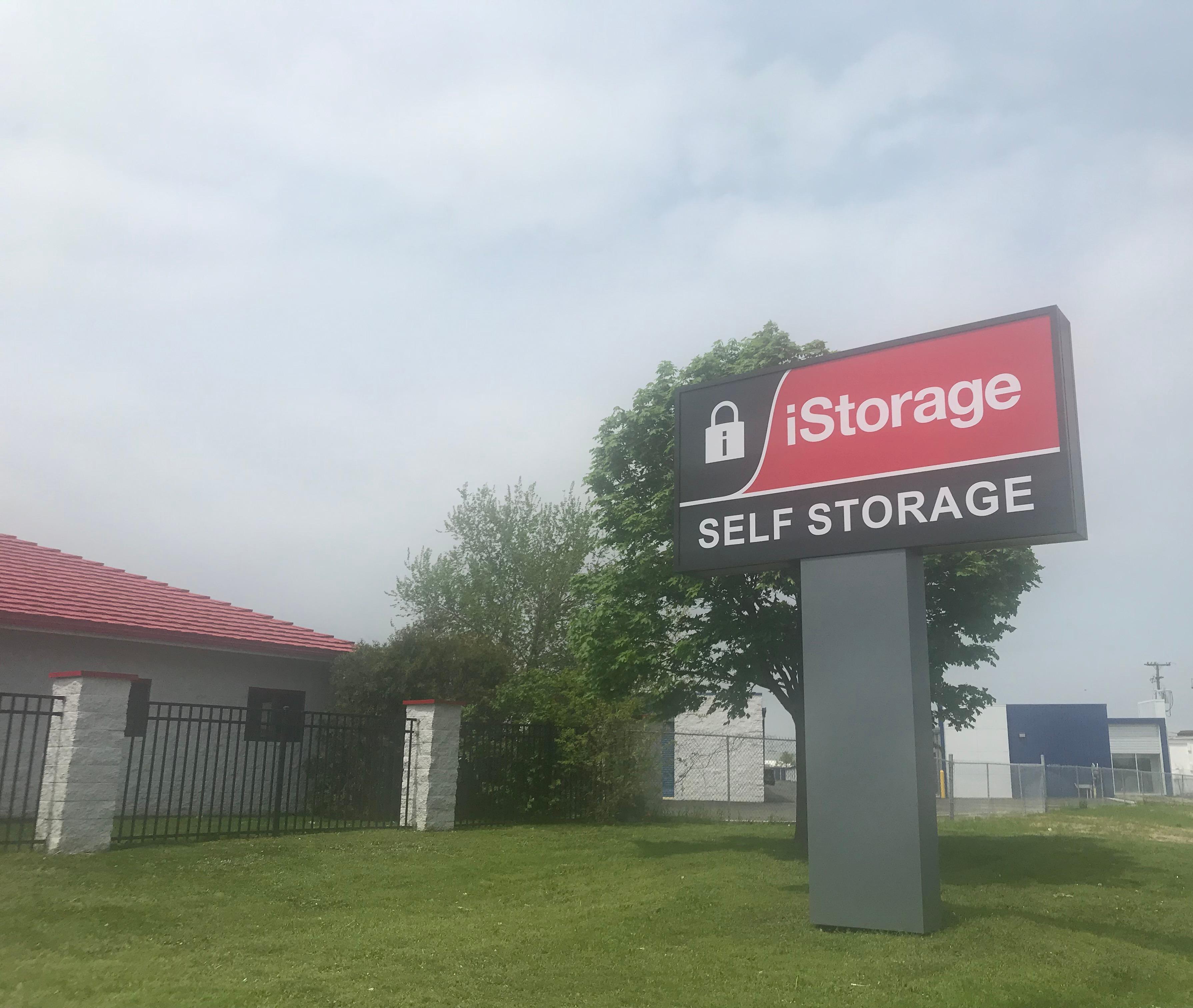 iStorage Self Storage at 20979 Groesbeck Hwy in Warren, MI