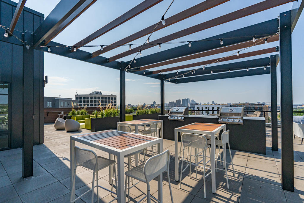 Rooftop Deck & Lounge