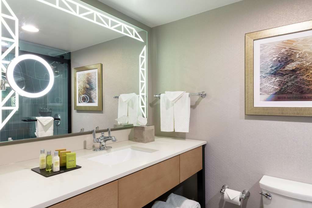 Guest room bath