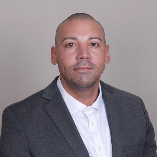 Images Omar Aulet - Mutual of Omaha Advisor