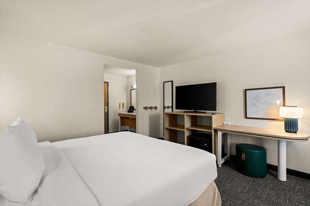 Images Spark by Hilton Fort Wayne