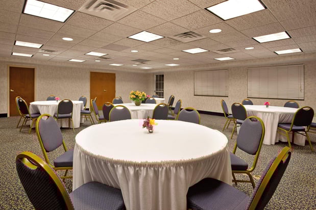 Images Holiday Inn Express & Suites St. Joseph Lakefront by IHG
