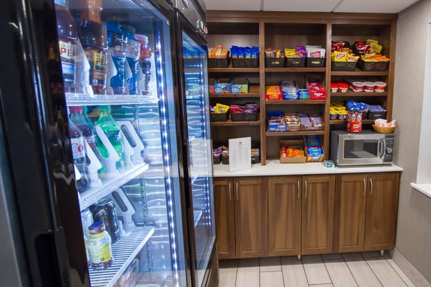 Images Holiday Inn Blmgtn Arpt South - Mall Area by IHG