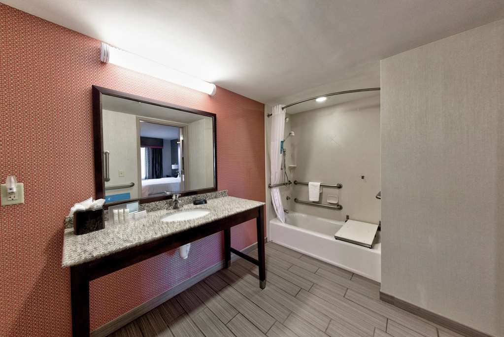 Guest room bath