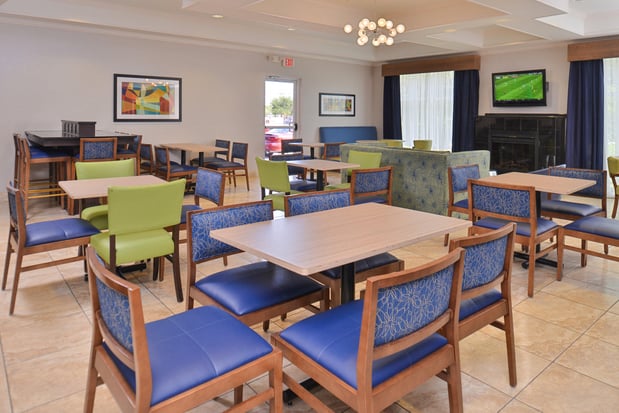 Images Holiday Inn Express & Suites San Antonio South by IHG