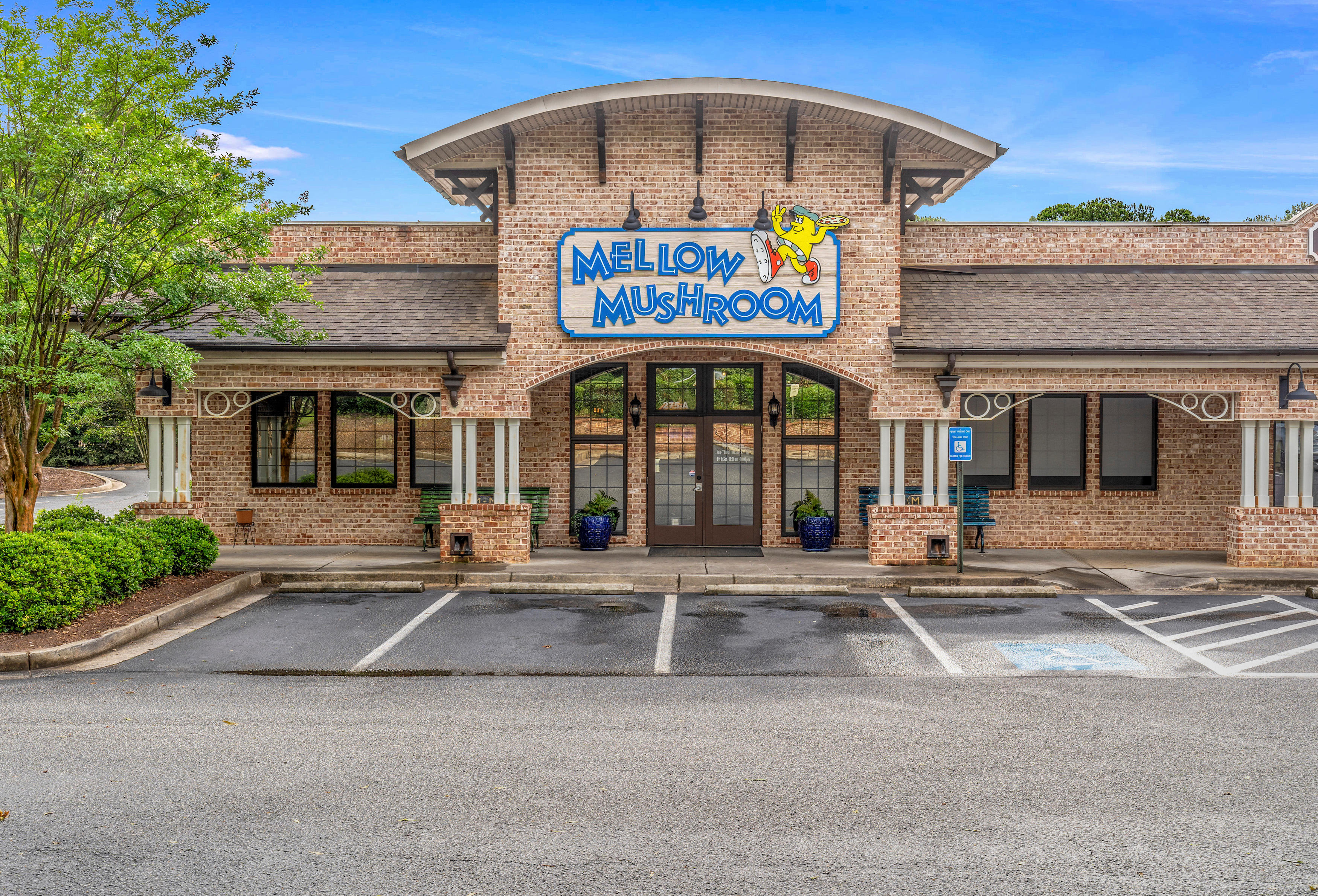 mellow mushroom restaurant exterior