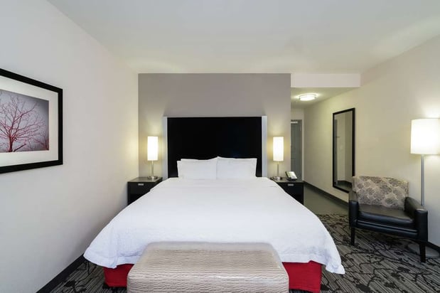 Images Hampton Inn & Suites Roanoke Airport