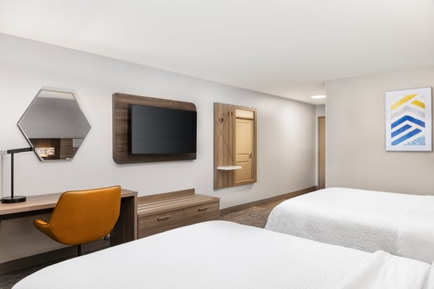 Images Holiday Inn Express & Suites Green Bay East by IHG