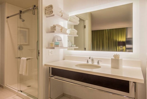 Images Hampton Inn & Suites Washington DC-Navy Yard
