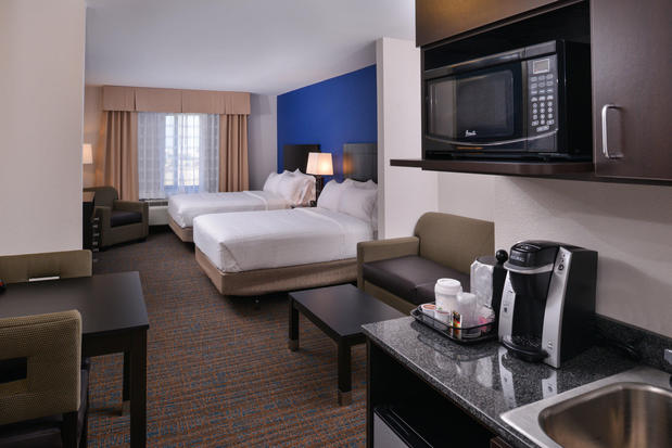 Images Holiday Inn Express & Suites Bakersfield Airport, an IHG Hotel