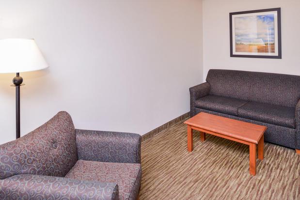 Images Holiday Inn Express & Suites Sioux Falls at Empire Mall, an IHG Hotel