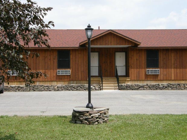 Images Redwood Inn & Suites